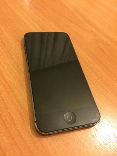 Лот: 8737580. Фото: 1. IPhone 5 black. Смартфоны