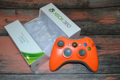 Лот: 17658102. Фото: 1. Беспроводной джойстик Xbox 360... Аксессуары для игровых приставок, консолей, геймпады