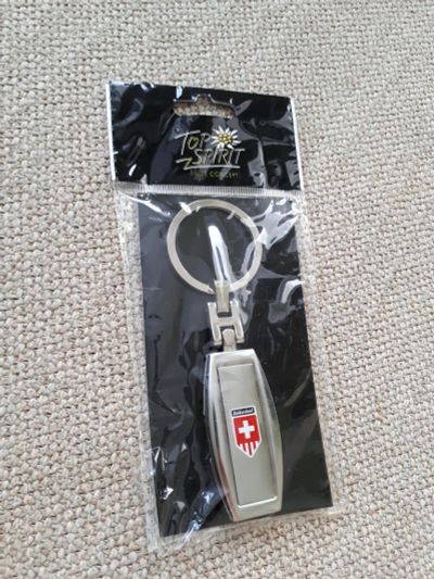 Лот: 10995994. Фото: 1. Брелок из Швейцарии (с ножничками... Брелоки для ключей
