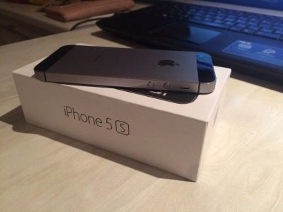 Лот: 10073199. Фото: 1. iPhone 5S (чёрный) в отличном... Смартфоны