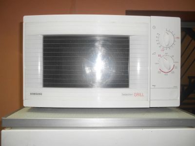 Лот: 6878457. Фото: 1. Микровалновая печь samsung. Микроволновки, мини-печи