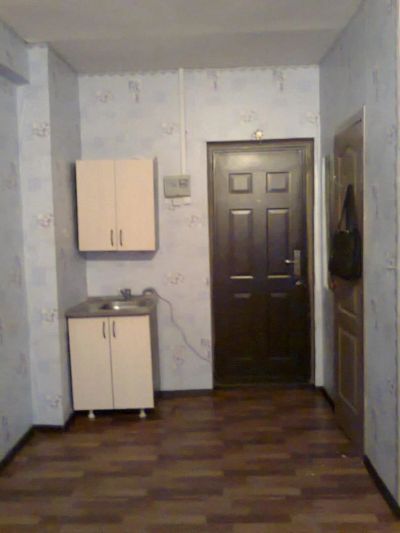 Лот: 9943350. Фото: 1. Гостинка, ул. 52 квартал, 2, 20... Квартиры, студии