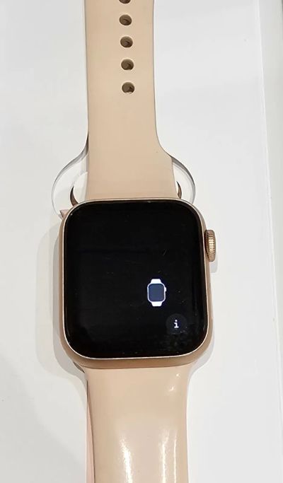 Лот: 21544906. Фото: 1. Apple Watch Series 5 40mm. Смарт-часы, фитнес-браслеты, аксессуары