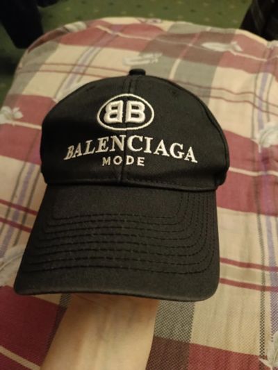 Лот: 25132635. Фото: 1. Balenciaga бейсболка. Головные уборы