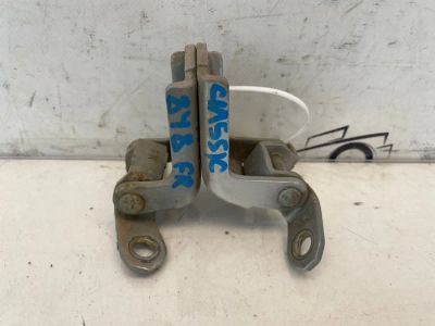Лот: 24592003. Фото: 1. кронштейн двери Nissan Almera... Двигатель и элементы двигателя