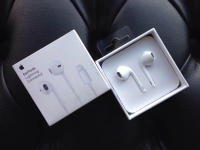 Лот: 9379103. Фото: 1. EarPods A1748 Lightning. Красноярск