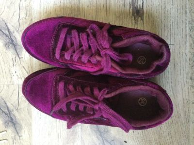 Лот: 25325732. Фото: 1. Кроссовки бархатные, Reebok. Кеды, кроссовки, слипоны