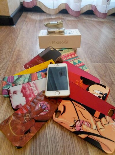 Лот: 8418601. Фото: 1. Iphone 5s gold 16gb. Смартфоны