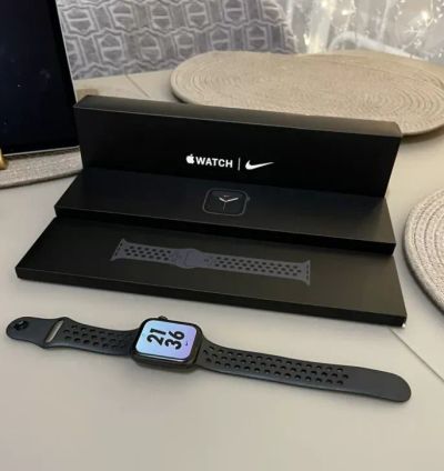 Лот: 19865195. Фото: 1. Apple Watch Nike SE 44mm. Смарт-часы, фитнес-браслеты, аксессуары