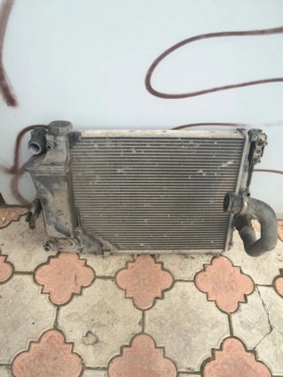 Лот: 8125613. Фото: 1. Радиатор на BMW 318i. Двигатель и элементы двигателя