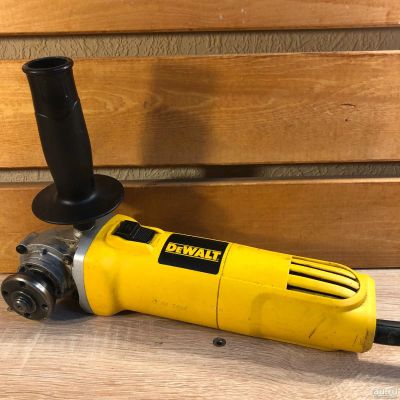 Лот: 18283404. Фото: 1. УШМ DeWalt DWE4115 950 Вт 125... Электроинструмент