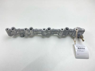Лот: 25112067. Фото: 1. Рейка топливная Toyota Voxy 2004... Топливная система