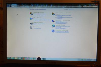 Лот: 4400920. Фото: 1. Монитор Samsung 940nw 19" с пятном... ЖК-мониторы