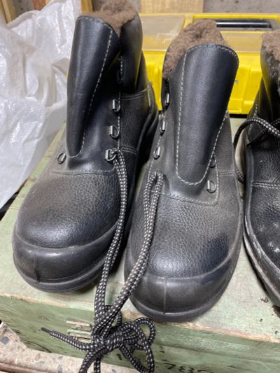 Лот: 23337943. Фото: 1. Зимняя спецобувь roverboots 41. Другое (спецодежда, сиз, пожарное оборудование)