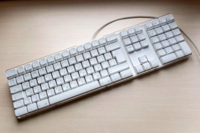 Лот: 7495408. Фото: 1. Клавиатуры Apple A1048. Клавиатуры и мыши