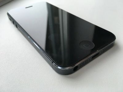 Лот: 6997574. Фото: 1. Iphone 5 32gb + 3 чехла + Чехол-аккумулятор... Смартфоны