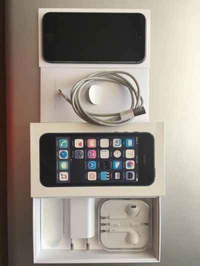 Лот: 11159150. Фото: 1. iPhone 5s 16gb Space gray (iOS... Смартфоны