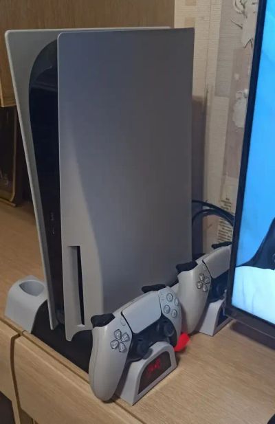 Лот: 25043337. Фото: 1. PS5 подставка с охлажд.+зарядка... Аксессуары для игровых приставок, консолей, геймпады