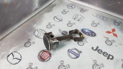 Лот: 23619283. Фото: 1. Поршень с шатуном Mazda Axela... Двигатель и элементы двигателя