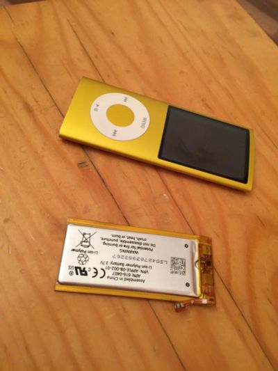 Лот: 10954947. Фото: 1. Плеер iPod nano 4 (не рабочий). Плееры