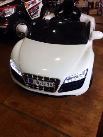 Лот: 4910684. Фото: 1. Электромобиль AUDI R8- отличный... Детские электромобили