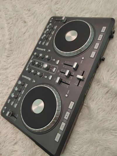 Лот: 19874540. Фото: 1. Dj контроллер numark mixtrack... DJ-оборудование