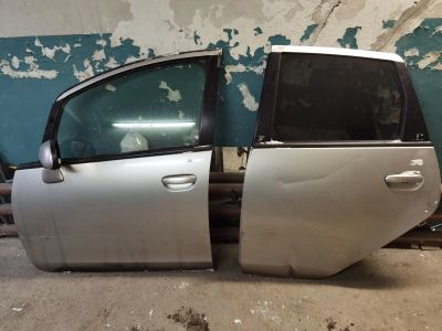 Лот: 19901224. Фото: 1. Двери mitsubishi Colt. Кузов