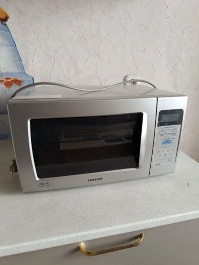 Лот: 23696737. Фото: 1. Микроволновая печь Samsung б/у. Микроволновки, мини-печи