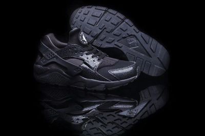 Лот: 7278139. Фото: 1. кроссовки Nike air huarache black. Кеды, кроссовки, слипоны