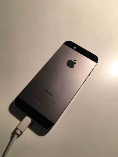Лот: 16283545. Фото: 1. iPhone 5s работает абсолютно все. Смартфоны