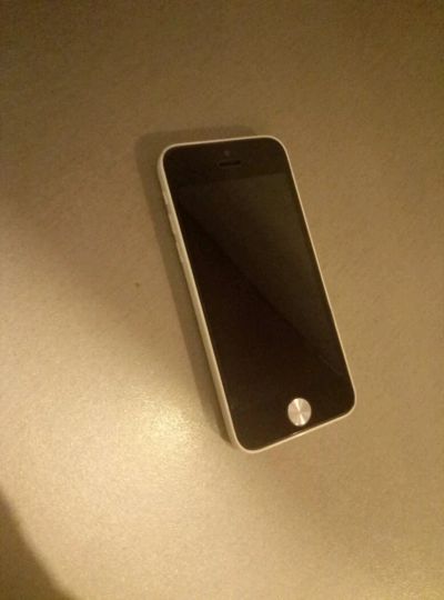 Лот: 10047142. Фото: 1. IPhone 5C 16gb white. Смартфоны