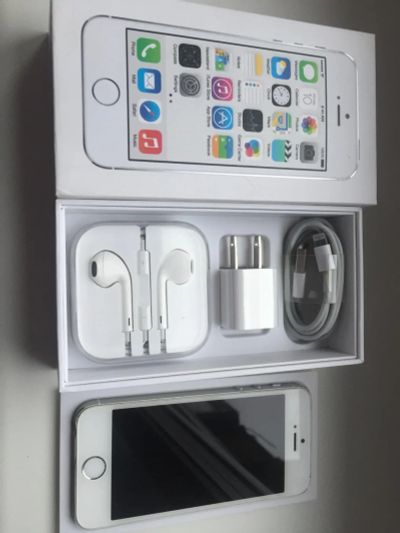 Лот: 10576837. Фото: 1. iPhone 5S белый. Смартфоны