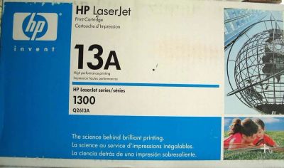 Лот: 62580. Фото: 1. Картридж-тонер HP Q2613A с дефектом. Другое (компьютеры, оргтехника, канцтовары)
