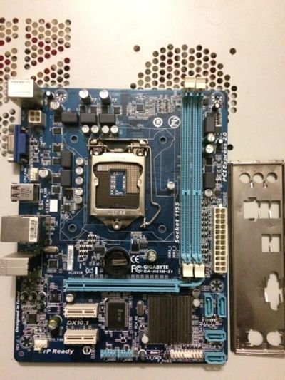 Лот: 10766195. Фото: 1. Материнская плата Gigabyte GA-H61M-S1. Материнские платы