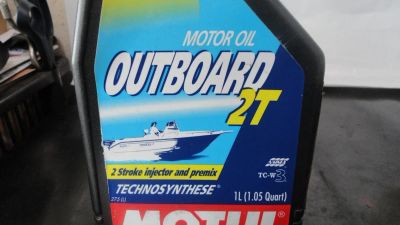 Лот: 2972740. Фото: 1. Motul Outboard 2T 1л. Масла, жидкости