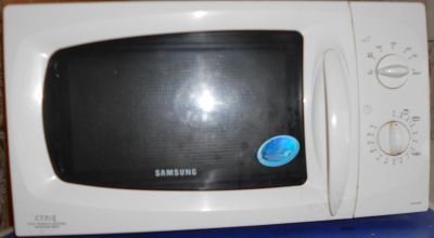 Лот: 12960561. Фото: 1. Микроволновая печь Samsung M181DNR. Микроволновки, мини-печи