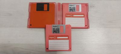 Лот: 21392597. Фото: 1. Дискеты 1,44mb в пластиковом боксе... Другое (носители информации)