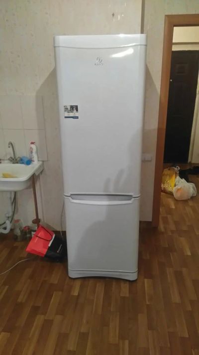 Лот: 9865090. Фото: 1. Отличный холодильник indesit B18... Холодильники, морозильные камеры