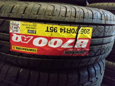 Лот: 25771410. Фото: 1. 205/70 R14 Bridgestone B-700 AQ. Шины