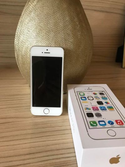 Лот: 8270302. Фото: 1. iPhone 5S 32gb. Смартфоны