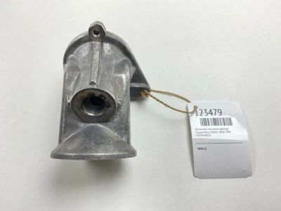 Лот: 25881554. Фото: 1. Кронштейн масляного фильтра Toyota... Двигатель и элементы двигателя