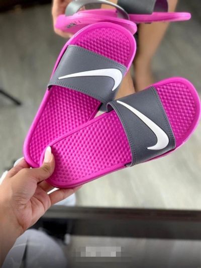 Лот: 13881724. Фото: 1. Сланцы Nike. Шлепанцы, сланцы