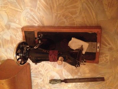 Лот: 4889607. Фото: 1. Швейная машинка. Швейная, вязальная