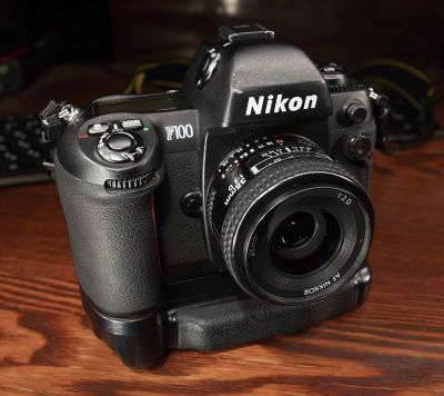 Лот: 14675904. Фото: 1. Nikon F100 c Nikkor AF-D 35mm... Плёночные зеркальные