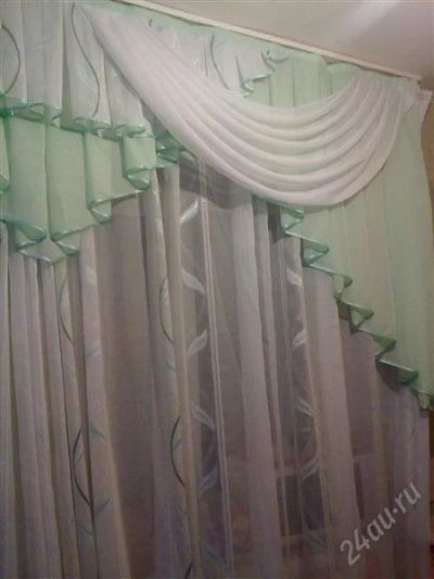 Лот: 2293163. Фото: 1. Шторы с ламбрекеном бело-зеленые. Шторы, тюль