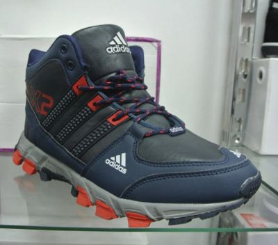 Лот: 9103579. Фото: 1. Кроссовки Adidas с искуственным... Кеды, кроссовки, слипоны