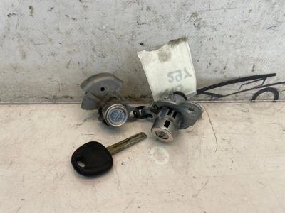 Лот: 23532064. Фото: 1. Личинки замков Kia Rio JB. Двигатель и элементы двигателя