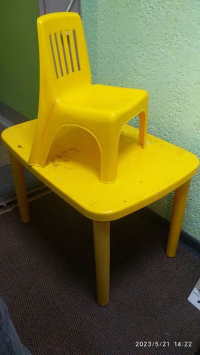 Лот: 20356987. Фото: 1. Стол+стул. Столики, стулья, парты