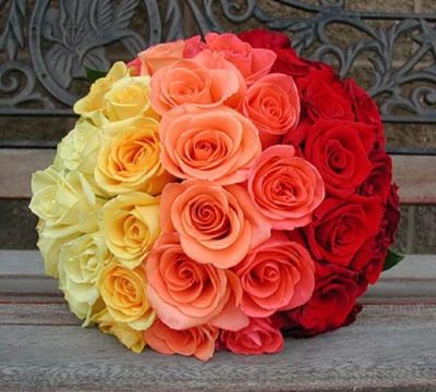 Лот: 6996652. Фото: 1. Оформленный букет из 29 роз от... Свежие цветы