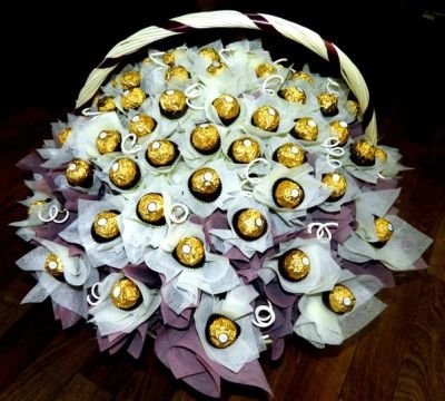 Лот: 4826735. Фото: 1. Букет (корзина) из конфет "Магнат... Букеты из конфет, игрушек